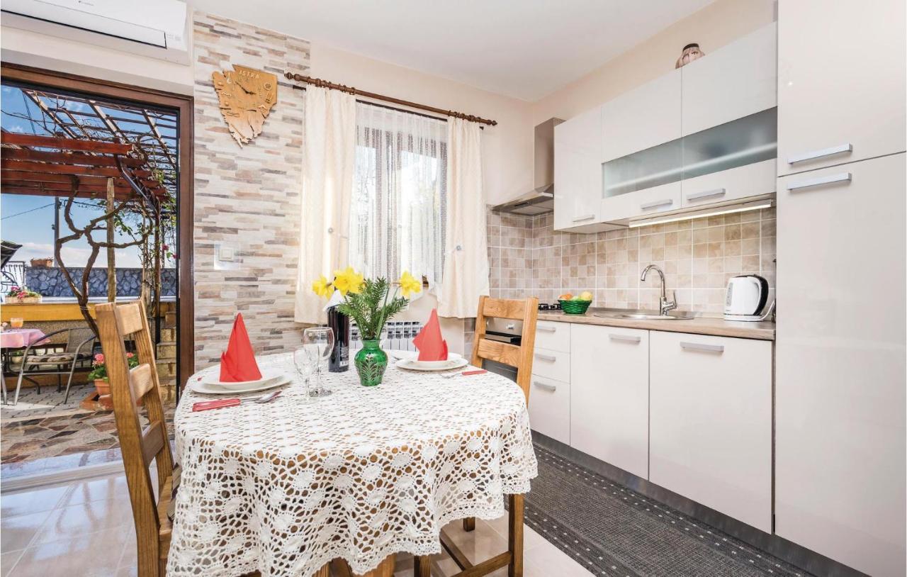 Cozy Apartment In Lovran With Kitchen Luaran gambar