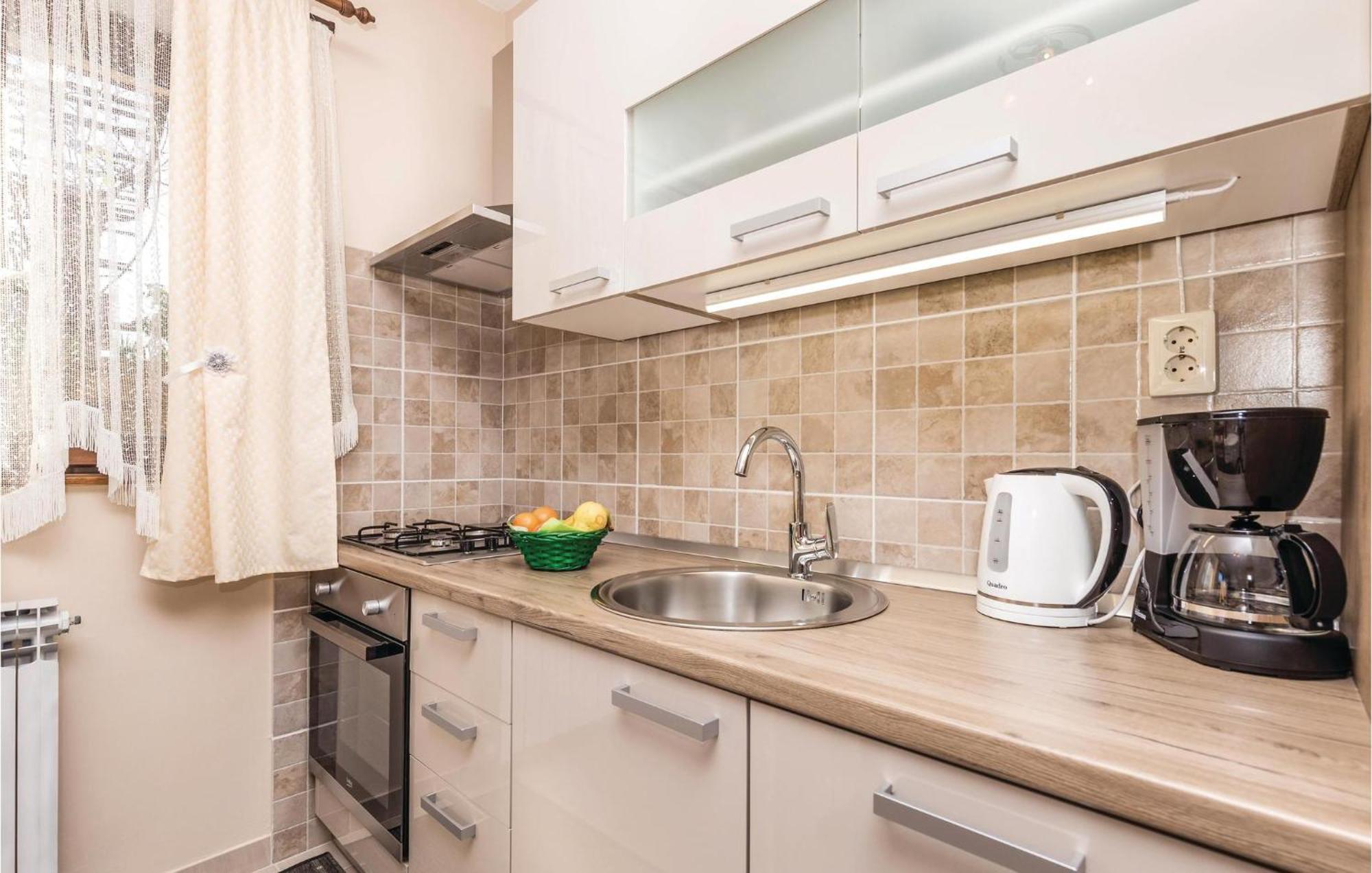 Cozy Apartment In Lovran With Kitchen Luaran gambar